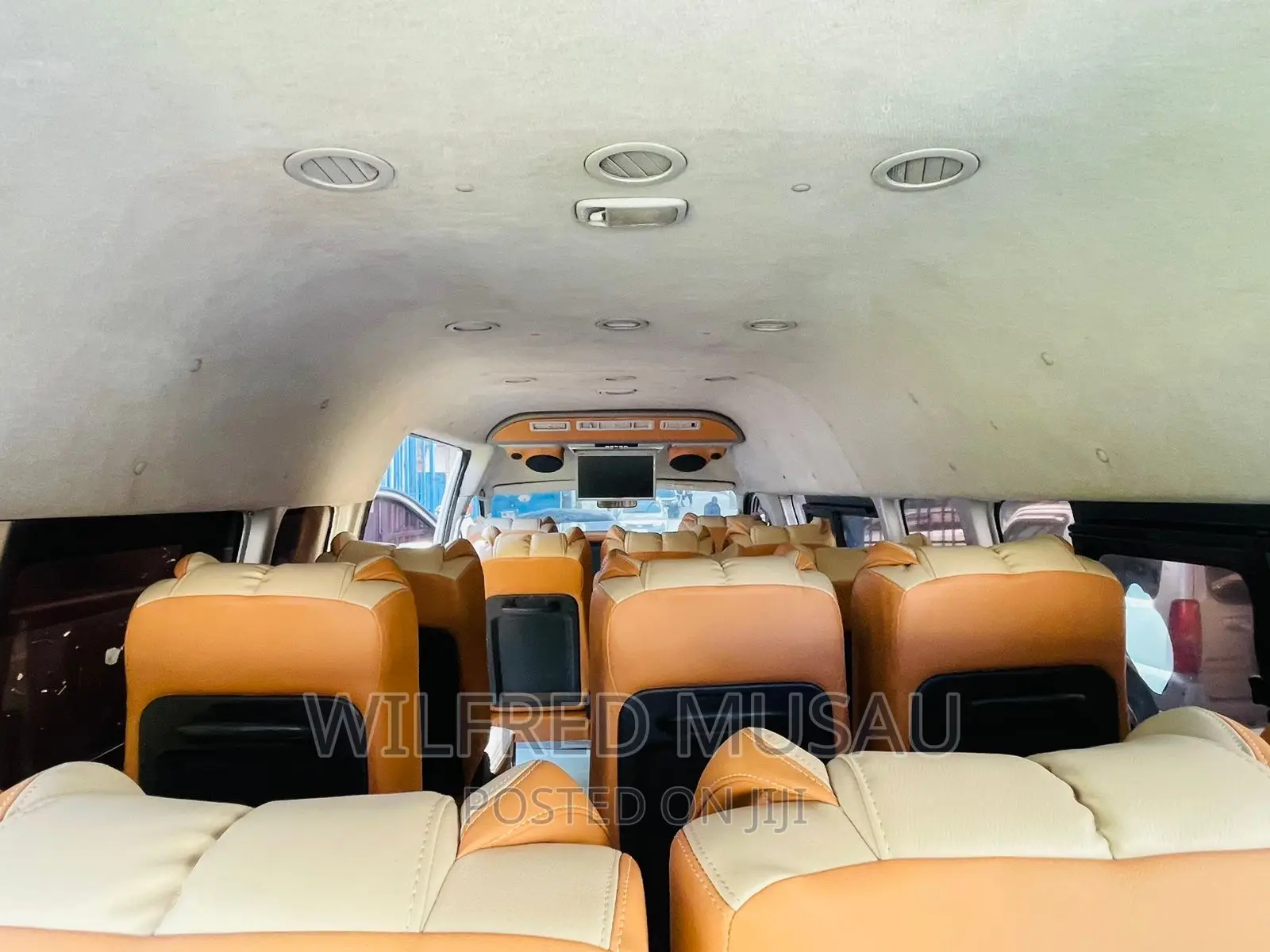 Toyota Grand HiAce 2015 Silver