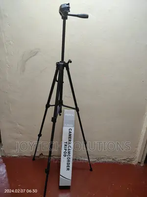 Universal .Mobile / Camera Tripod . 1400mm High