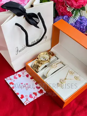 White Flower Design Valentine's Ladies Gift Set