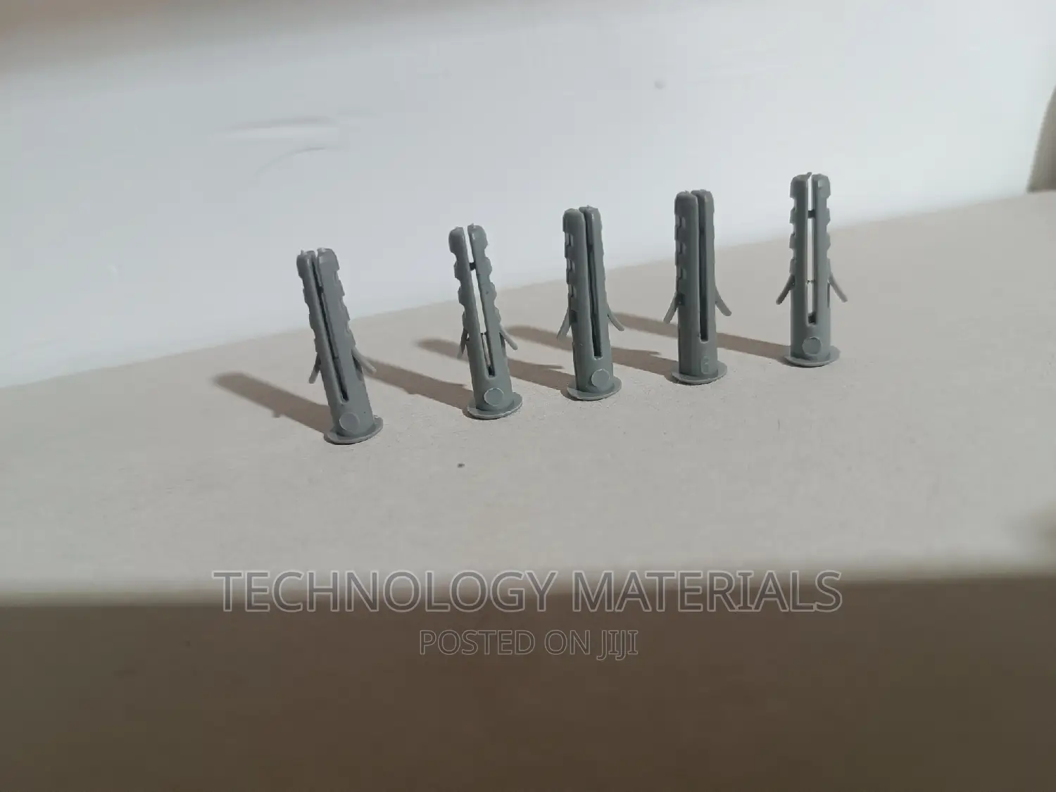 6mm*32mm Grey Wallplug