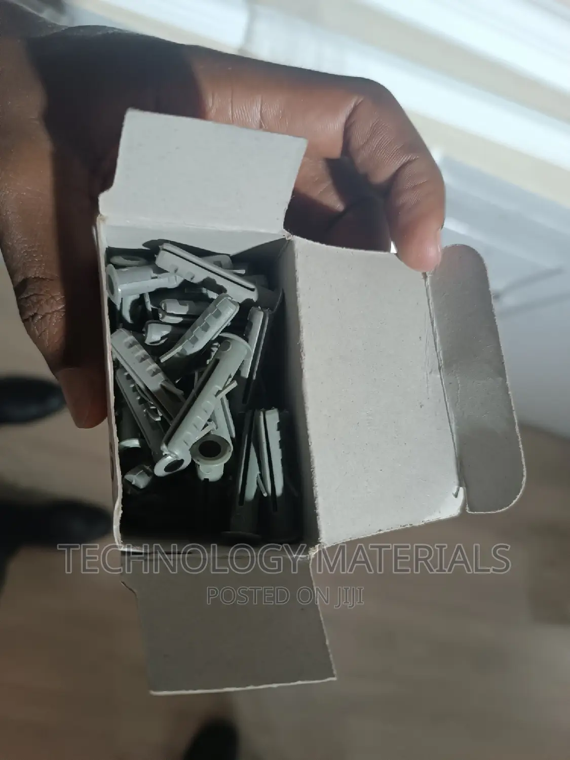 6mm*32mm Grey Wallplug