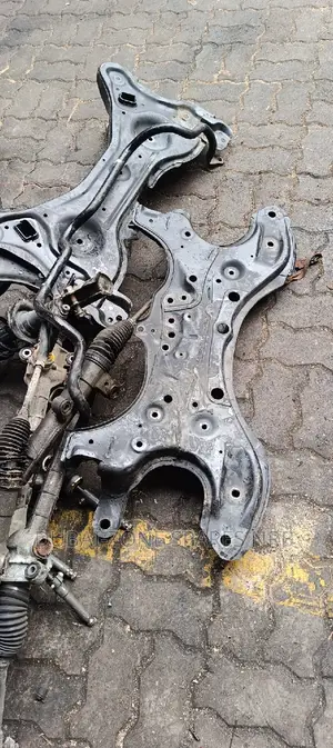 RAV4 J,Rav4 L, X-Trail Nt30 Engine Cross Member Available