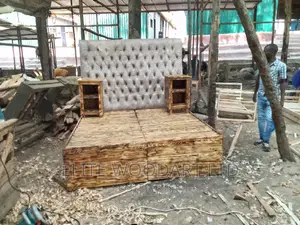 Upholstery Rustic Pallets King-Size Bed (5X6)