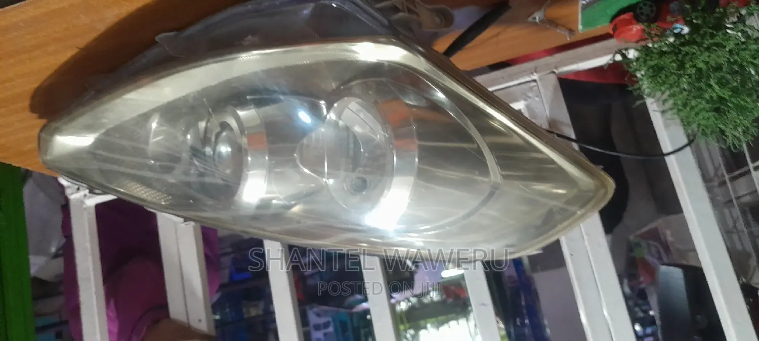 Caldina Chopper 2005 Headlight