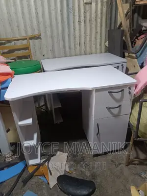 Manicure Table, Stylish Design.