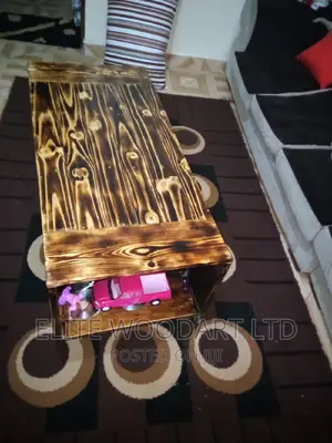 Authentic Artistry Pallets Coffee Table