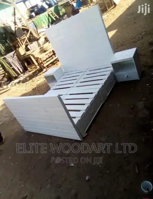 Queens Brilliant White Pallet Bed 4X6 D002