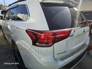 Mitsubishi Outlander 2017 Off white