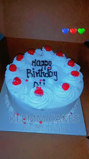 Vanilla/Strawberry Cake 1kg