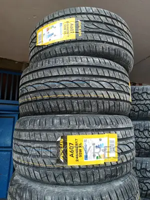 245/40zr17 Aplus Tires Made in China