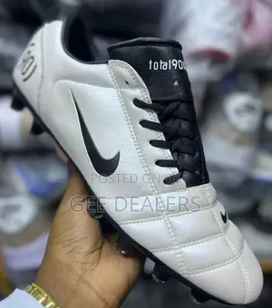 Quality T90 Football Boots 40-45