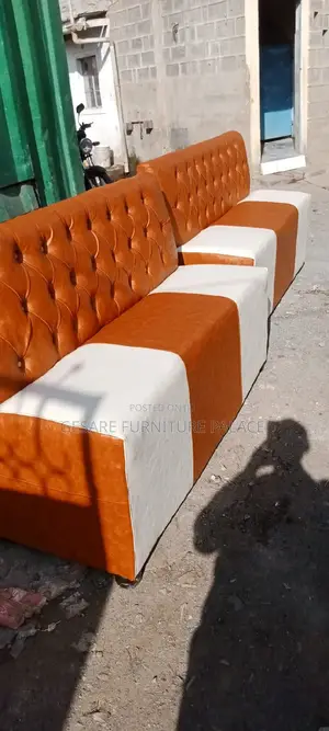 5 Feet Waiting Couch