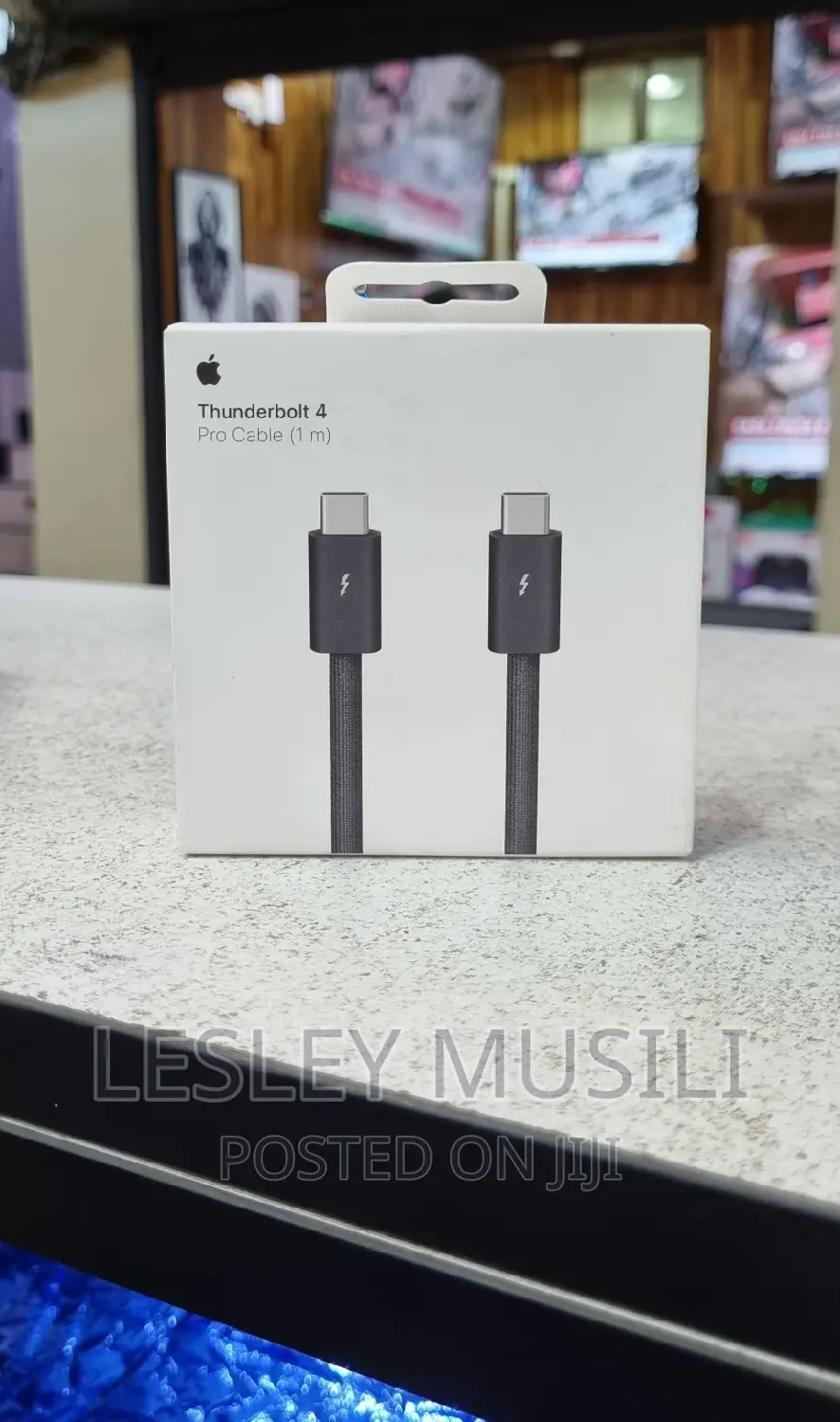 Thunderbolt 4 (USB‐C) Cable (1 M)