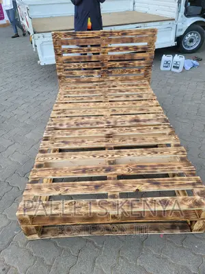 Pallet Bed- 4*6 Detachable and Blazed Pallet Bed. (HU019).