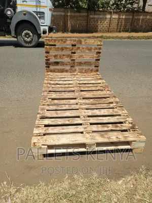 Pallet Bed- 4*6 Simple and Raised Pallet Bed. (FD,09 )