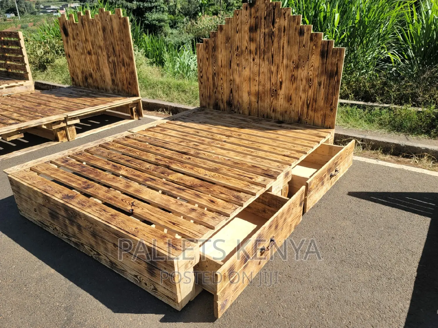 Pallet Bed- 5*6 Blazed Pallet Bed With Drawers. (FD07 )
