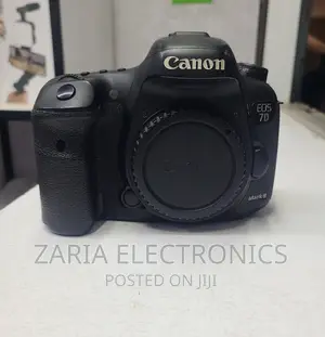 Canon EOS 7d Mark II With 18-55mm Lens
