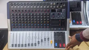 Pro Mixer Yamaha 12 Channel's