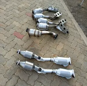 Complete Manifolds With Mufflers