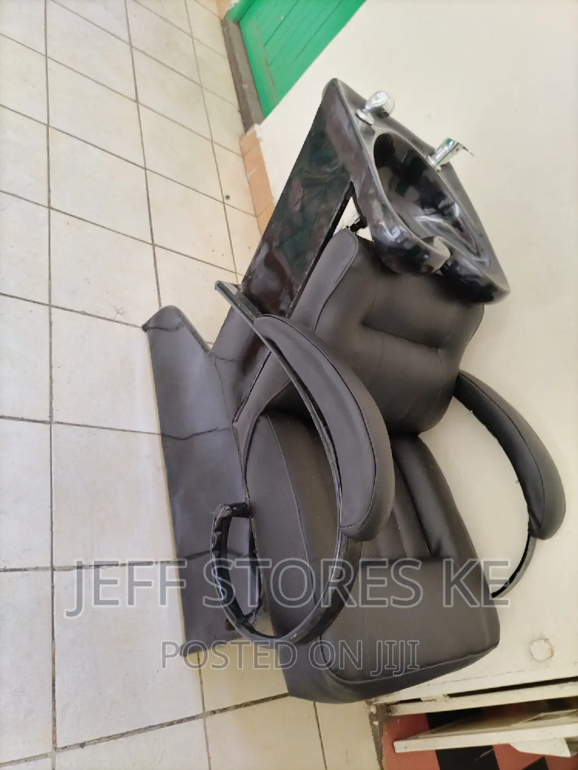 Black Plain Covered Shampoo Sink With Mixer