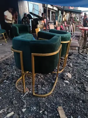 Manicure Seats, Stylish Jungle Green.