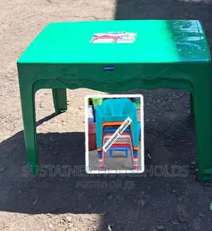 Study Plastic Table (Green)