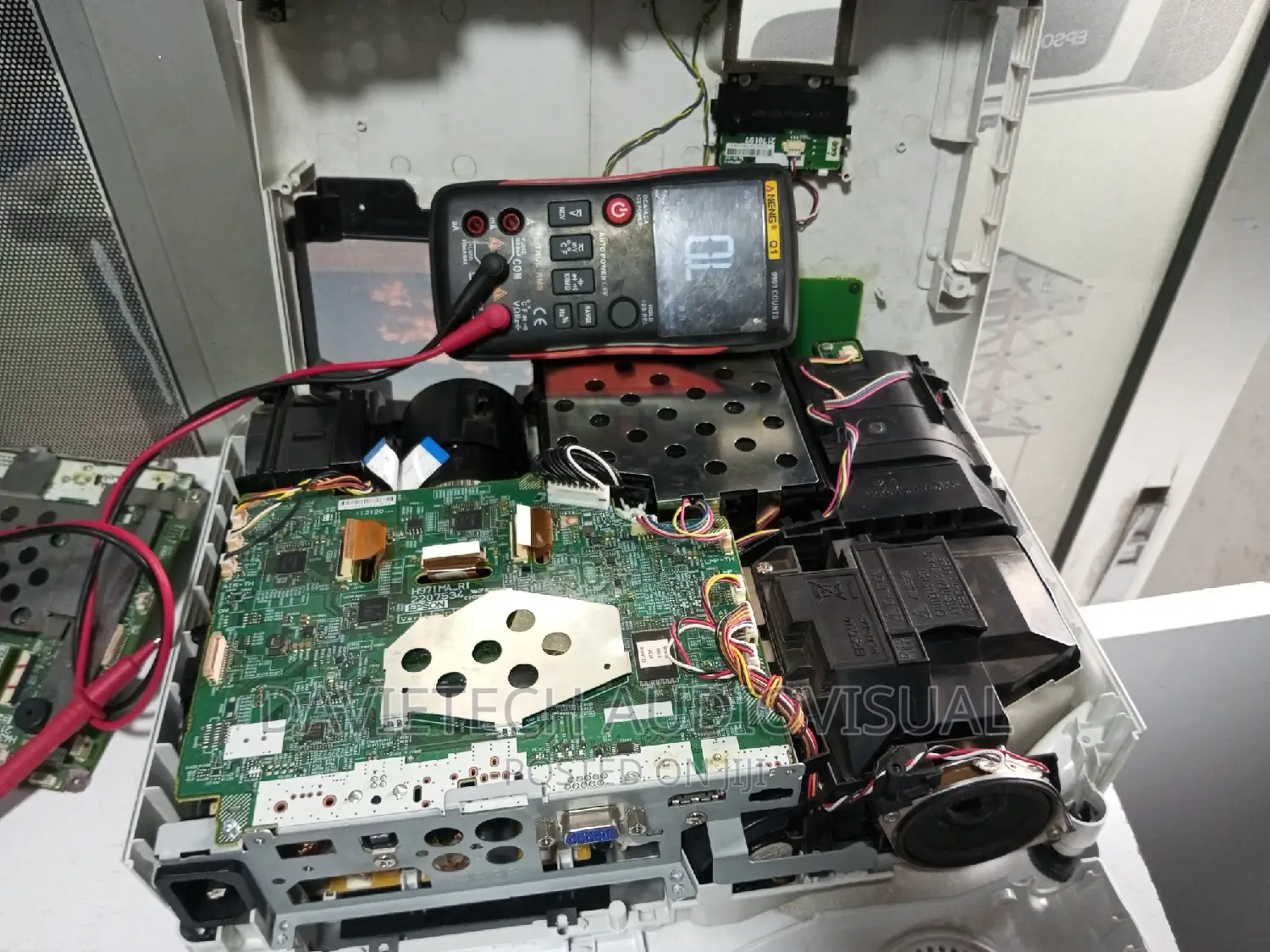 Professional Projector Repair Technicians