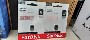 Universal Ultra Fit Flash Drive 32gb.