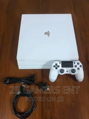 Play Station 4 White Edition