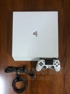 Play Station 4 White Edition