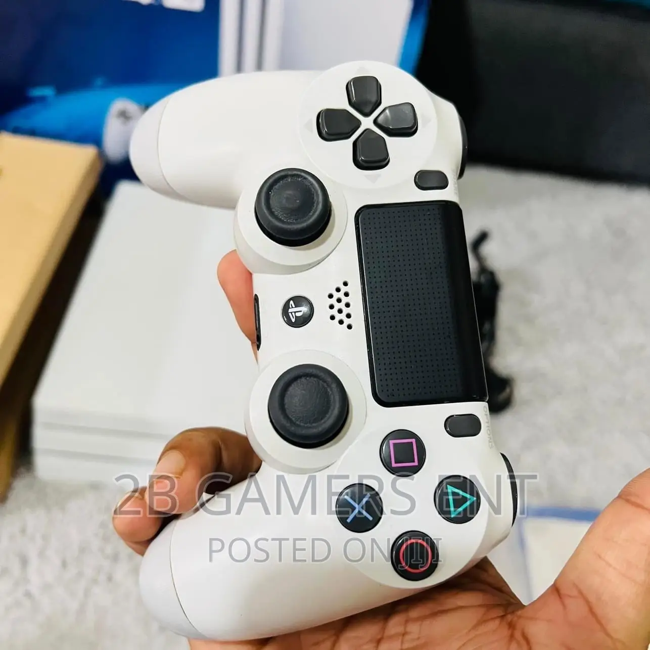 White Ps4 PRO