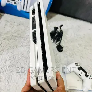 White Ps4 PRO