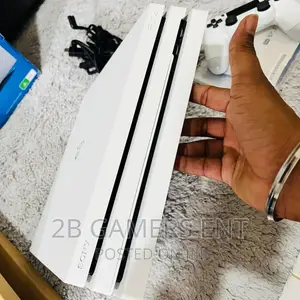 White Ps4 PRO