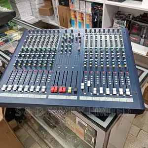 Soundcraft LX9 16 Channels Plain Mixer