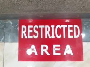 Security Restricted Area Signa3