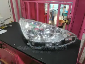 Toyota Aqua Non Xenon Head Lamp Model 2010/2012, Ex Japan