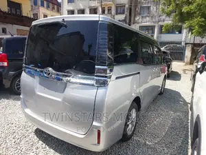 Toyota Voxy 2019 Silver