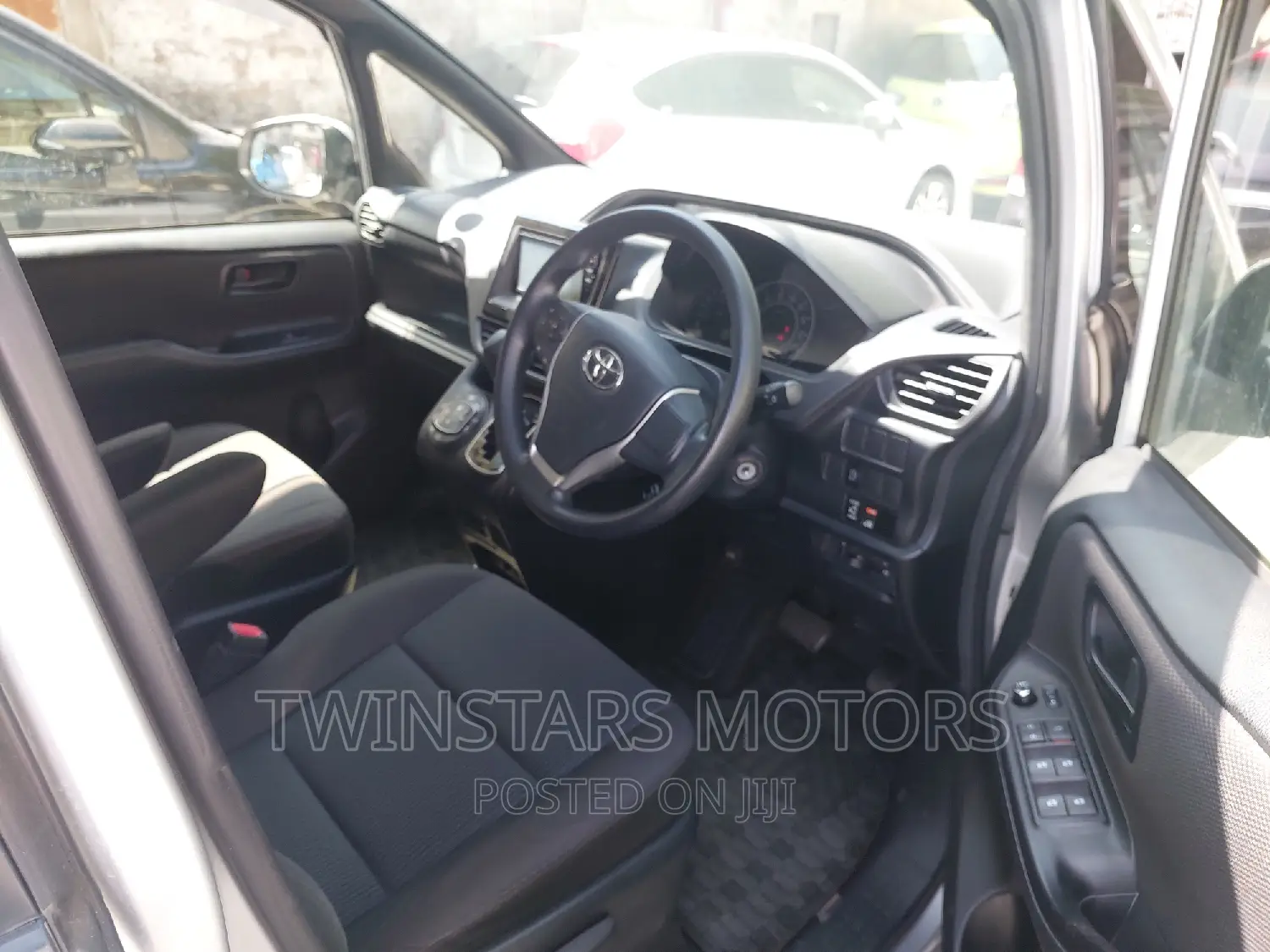 Toyota Voxy 2019 Silver
