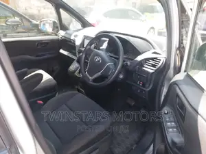 Toyota Voxy 2019 Silver