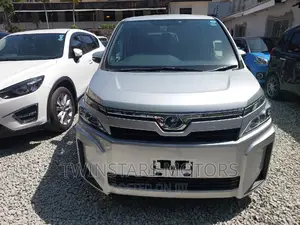 Toyota Voxy 2019 Silver