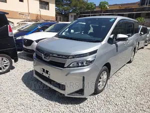 Toyota Voxy 2019 Silver