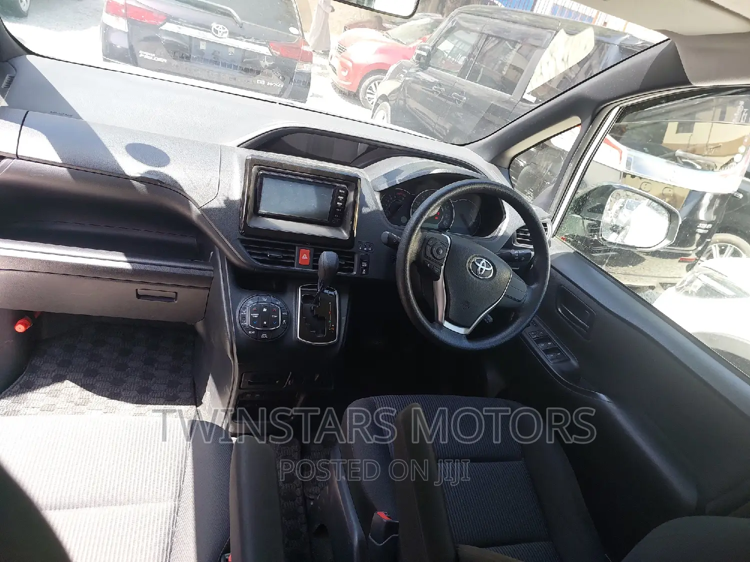 Toyota Voxy 2019 Silver