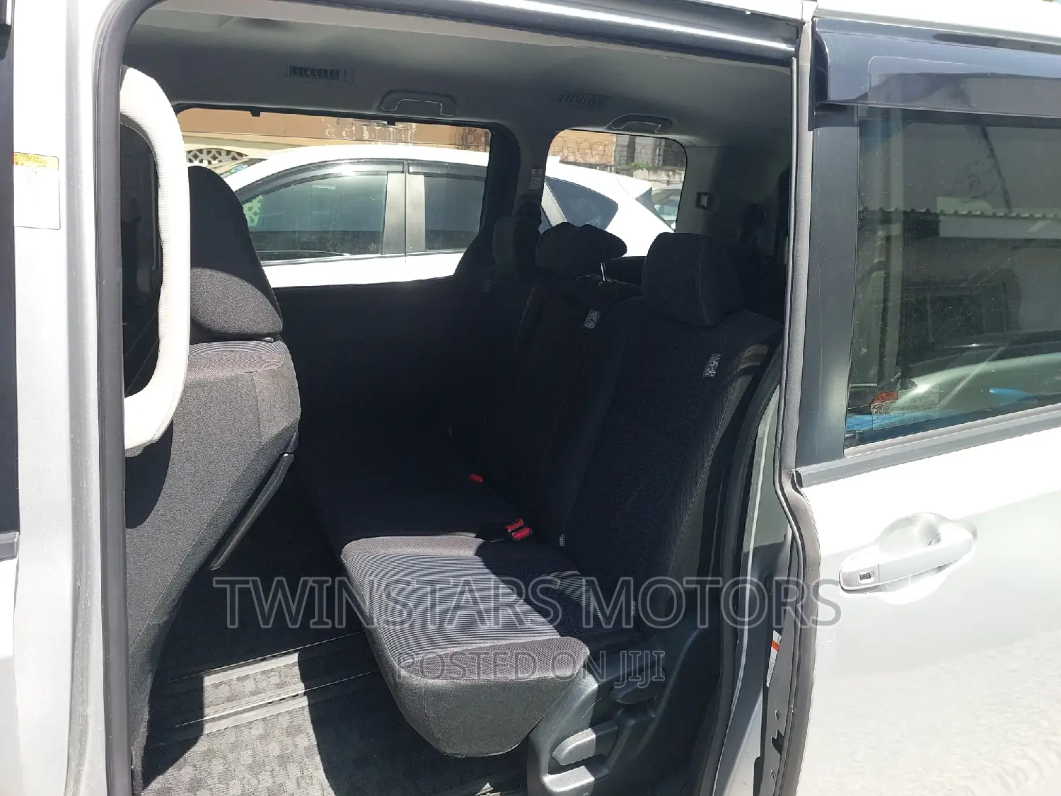 Toyota Voxy 2019 Silver