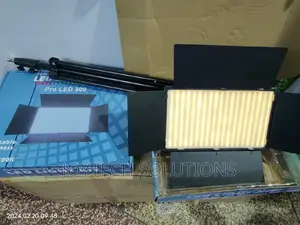 Blight Led 800+ Studio Light. With Stand Two Batt, Charger