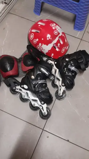 Skating Shoe With Helmet and Protective Guards 