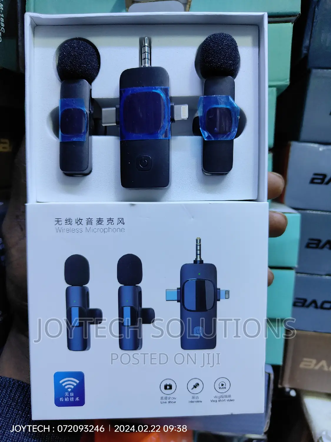 3-in-1 Wireless Lavalier Microphone Plug and Play.