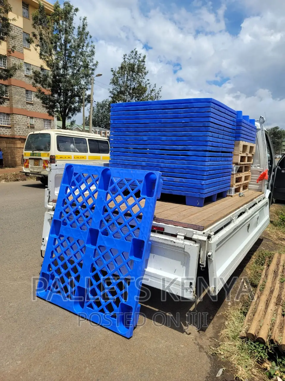 Plastic Pallets- Blue Plastic Pallets. (CP015)
