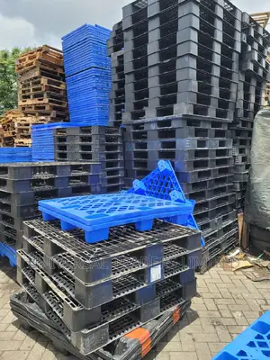 Pallets -Plastic Pallets - Clean Plastic Pallets for Storage