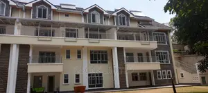 Townhouse with 3 Bedrooms and Terrace for Rent in Runda