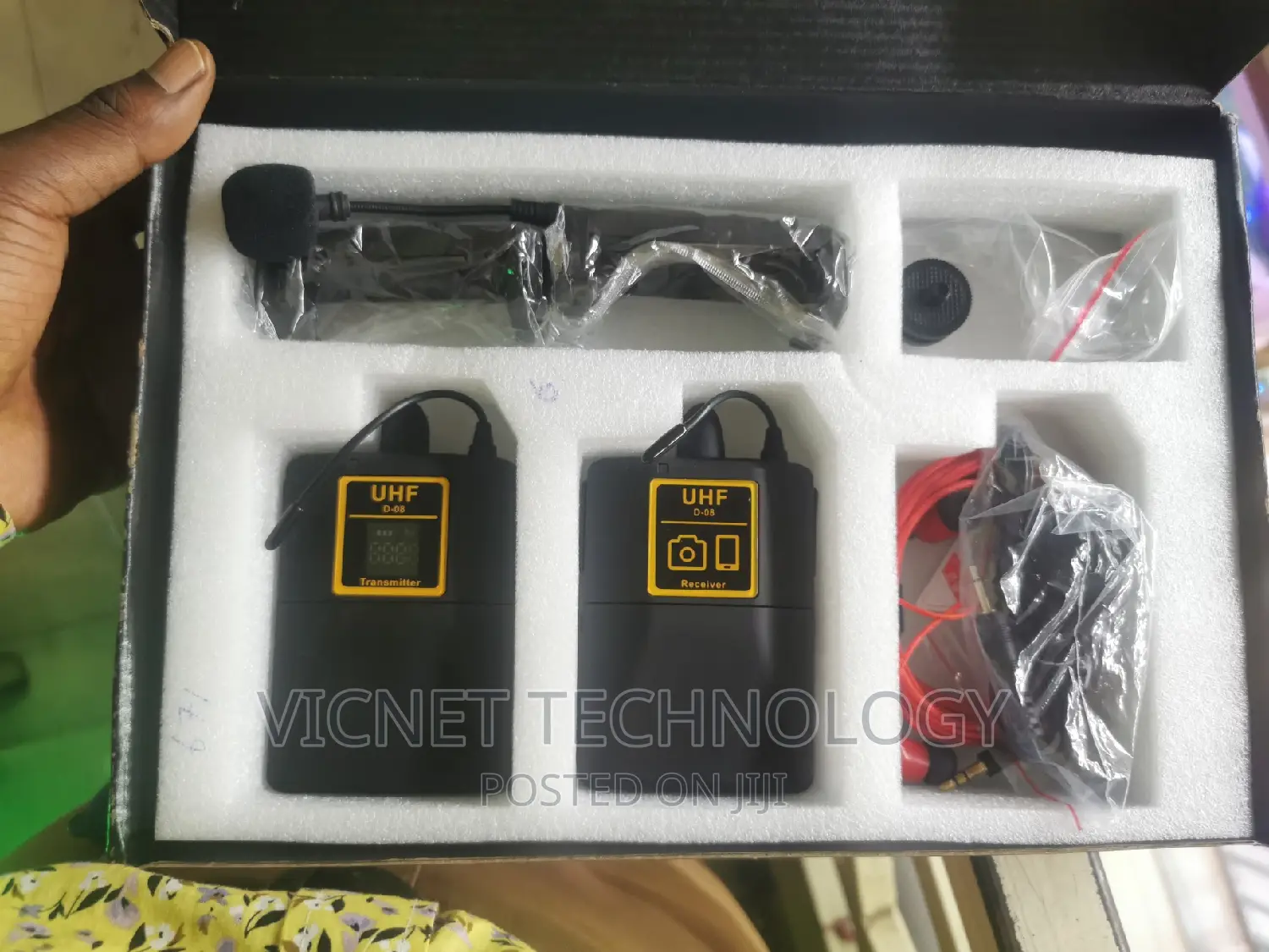 UHF Single User Wireless Lavalier Microphone